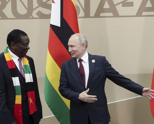 Poutine offre un hélicoptère présidentiel au Zimbabwe au Sommet Russie-Afrique