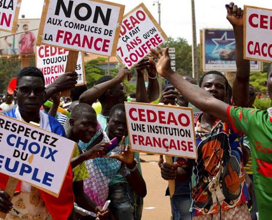 La France ferme son robinet financier au Burkina