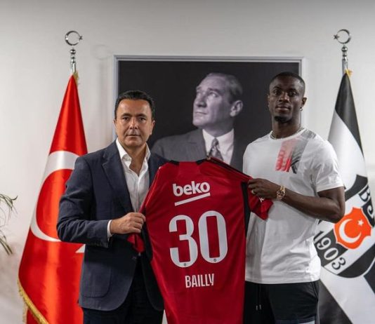 Eric Bailly signe son arrivé dans le club Besiktas