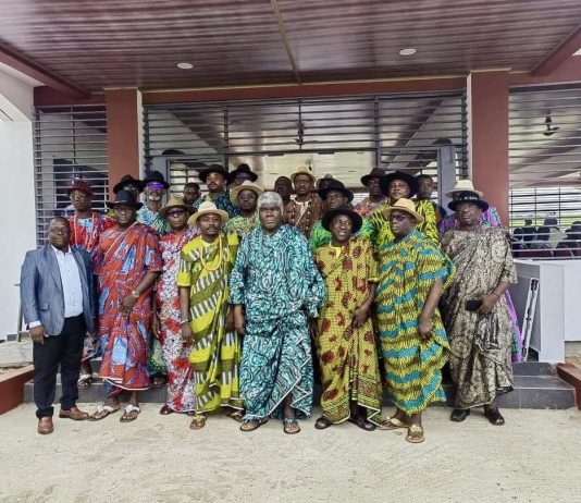 Les Atchan chez le ministre Beugré Mambe pour lui rendre hommage pour sa defunte épouse
