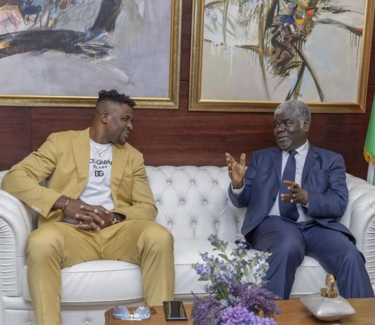 Francis N’Gannou salue l’engagement des autorités ivoiriennes en faveur du MMA