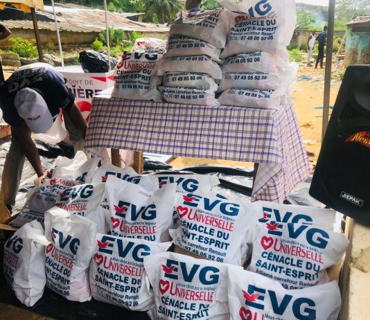Opération Humanitaire à Yao Kanga : Le groupe EVG Cénacle d’Adjamé Agit avec l’Évêque Fabien
