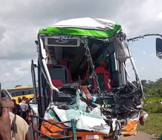 Grave Accident sur l’Axe Bouaflé-Yamoussoukro : Un Mort et Plusieurs Blessés Graves