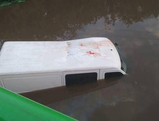 Accident Spectaculaire à Dabou : Une Fourgonnette Percute le Pont de Layo, Blessés Secourus